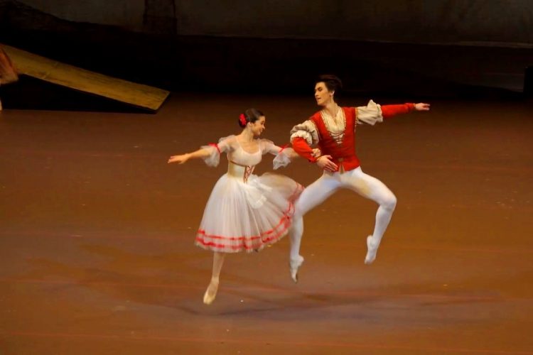 Испанская балерина ударила сотрудника аэропорта