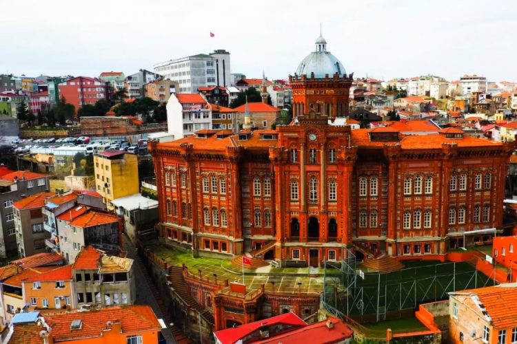 Новый музей искусства открыли в Стамбуле