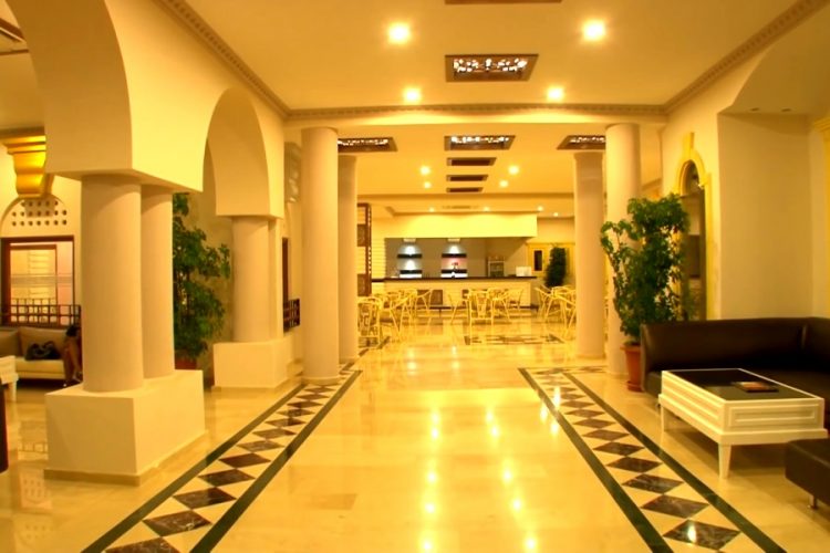 В отеле Club Paradiso повар облил горящим маслом детей