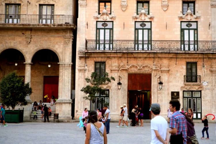 Количество перелетов на Кубу растет