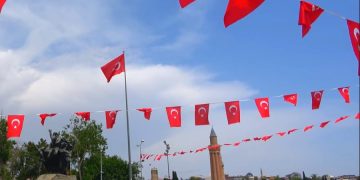 Турецкие чиновники взялись за японских и китайских туристов
