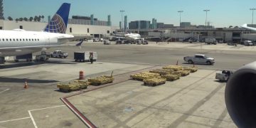 Женщина застряла в туалете на рейсе United Airlines