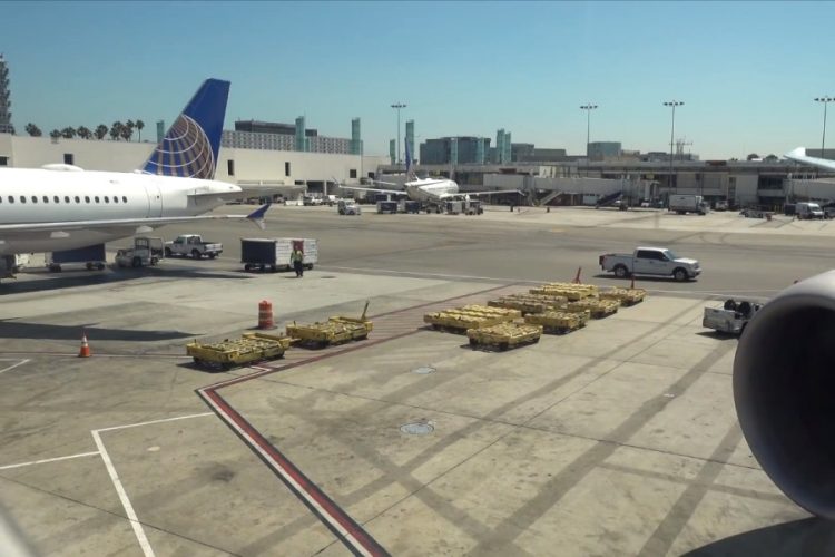 Женщина застряла в туалете на рейсе United Airlines