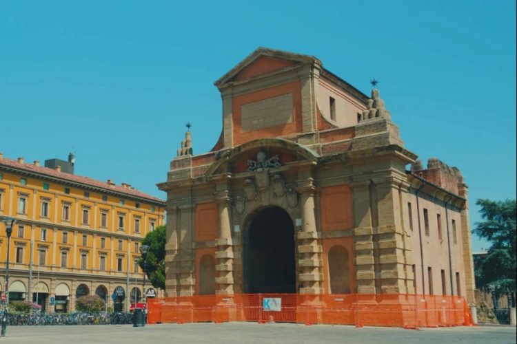 Россияне задержали карманника в городе Болонья