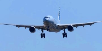 Трансатлантический рейс экстренно сел из-за того, что пилот вылил кофе