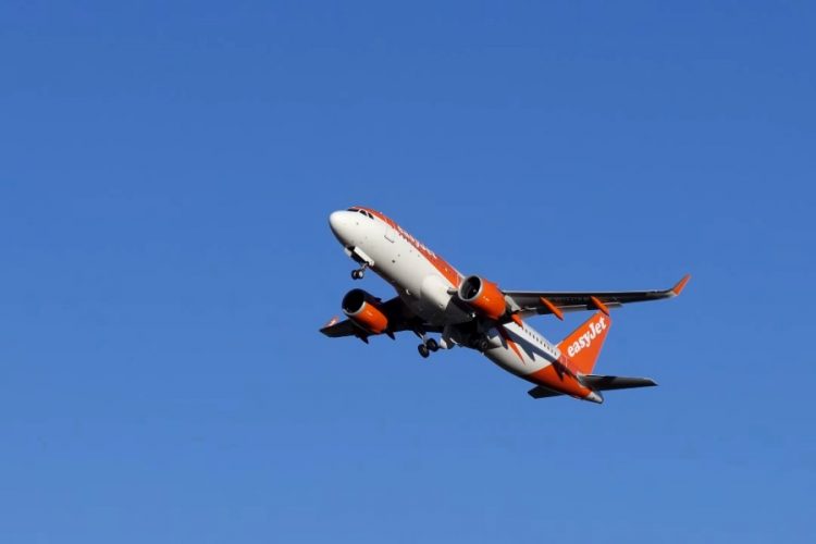 Авиакомпания easyJet отказалась компенсировать туристам 1500 фунтов стерлингов