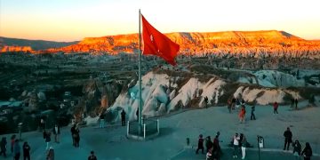 Произошло землетрясение в Стамбуле, пострадала мечеть