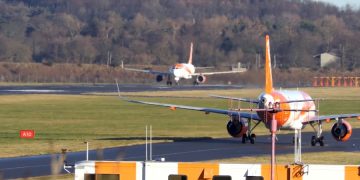 Бортпроводники авиакомпании easyJet подрались с пассажирами