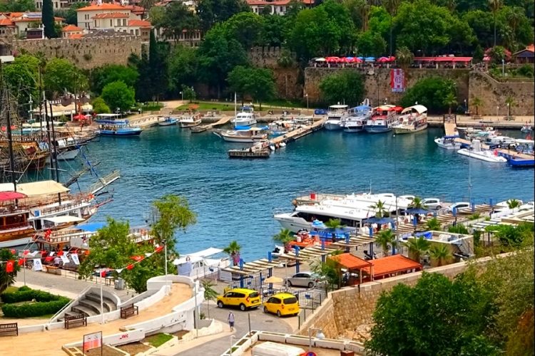 Третья часть британских туристов беспокоятся по поводу покупки билетов