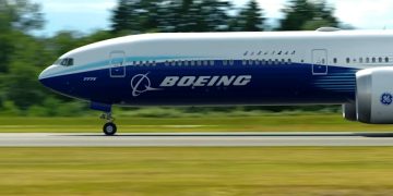 Boeing остановил испытания нового самолета 777X