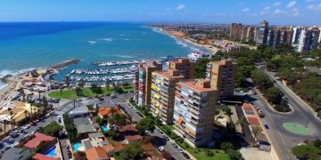 Туристы из Великобритании и России возглавили рейтинг худших гостей