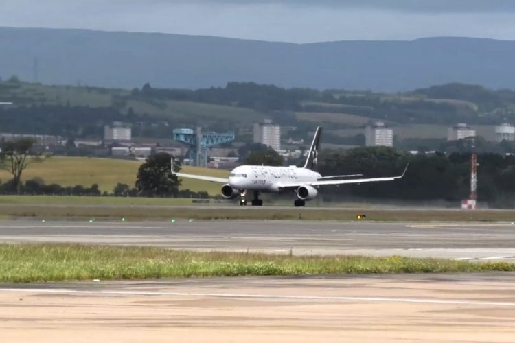 Аэропорты в Великобритании будут бороться со спросом на авиарейсы