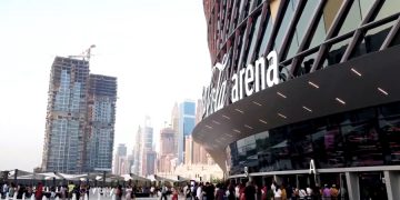 Coca-Cola Arena в Дубае собрала 10 000 желающих "достичь невообразимого"