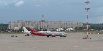 Более 5% старых Boeing 737 имеют трещины в корпусах