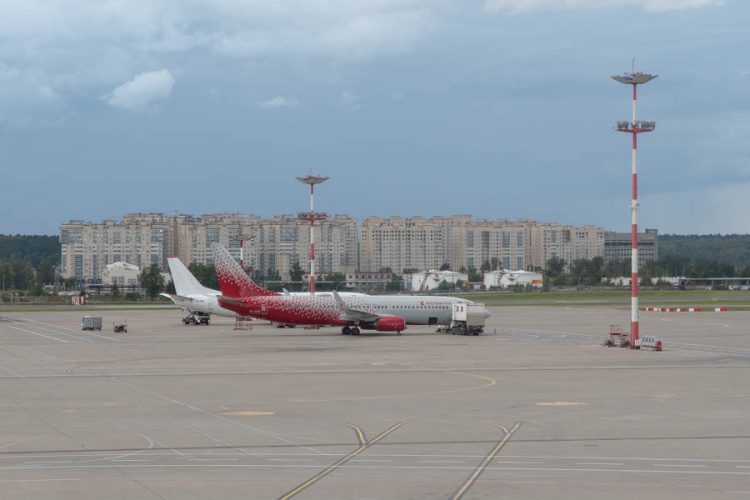 Более 5% старых Boeing 737 имеют трещины в корпусах