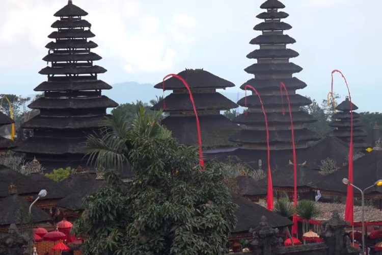 Туристка попала в психбольницу на острове Бали из-за стриптиза