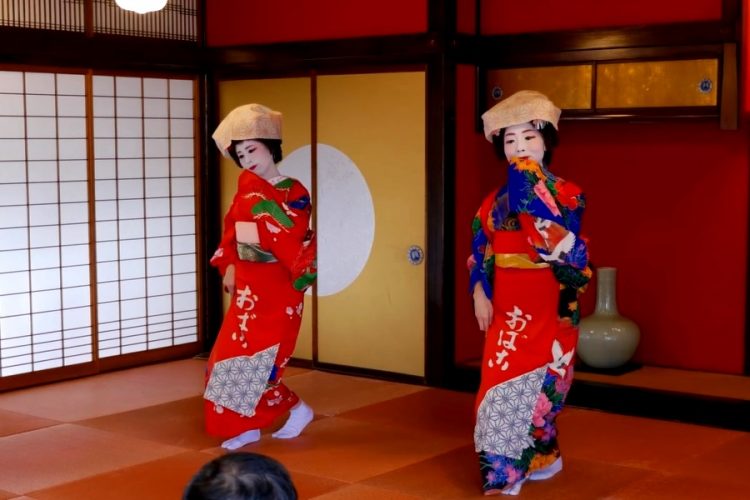 В Киото запретили фотографировать гейш