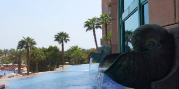 The Palm в Дубае открывает экскурсии по самому глубокому в мире аквариуму