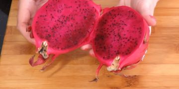 Российские туристы пытались украсть из турецкого отеля чемодан фруктов