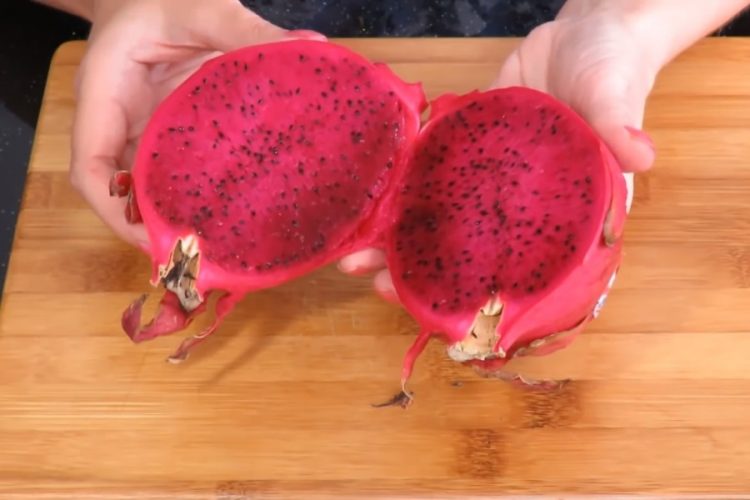 Российские туристы пытались украсть из турецкого отеля чемодан фруктов