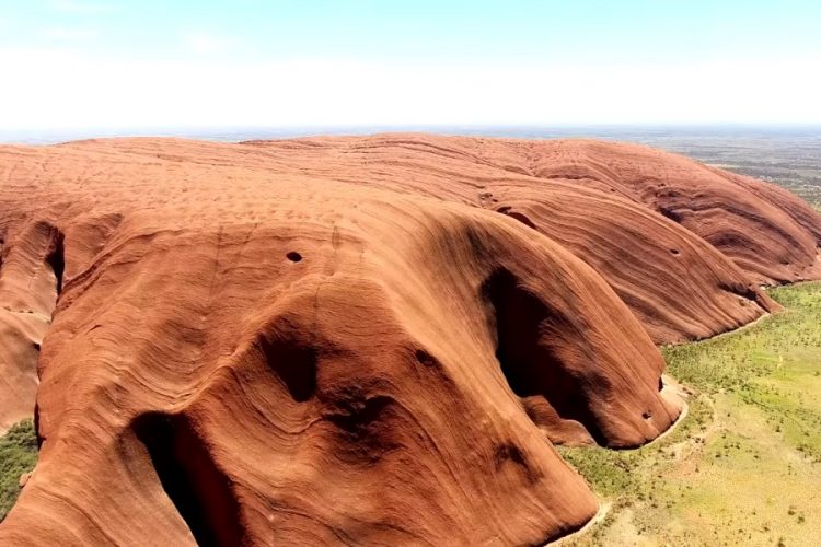 Восхождение на гору Улуру в Австралии официально запрещают с 26 октября
