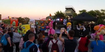 Открывается самый большой крытый тематический парк в Северной Америке