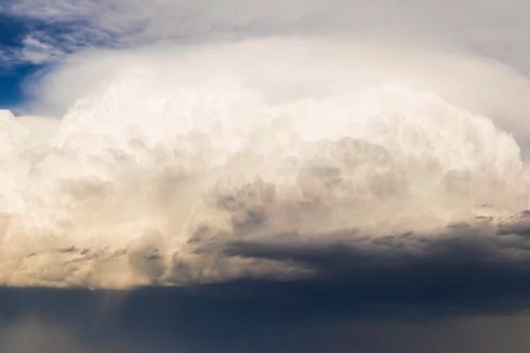 В эмирате Фуджейра закрыли пляжи