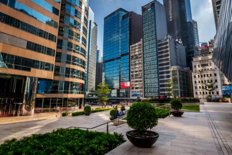 Торговая война между США и Китаем убивает туриндустрию Гонконга