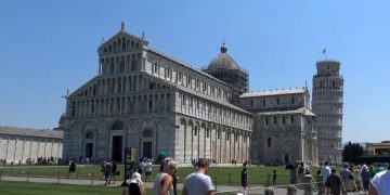 Американцы собирались нацарапать имена на Пизанской башне