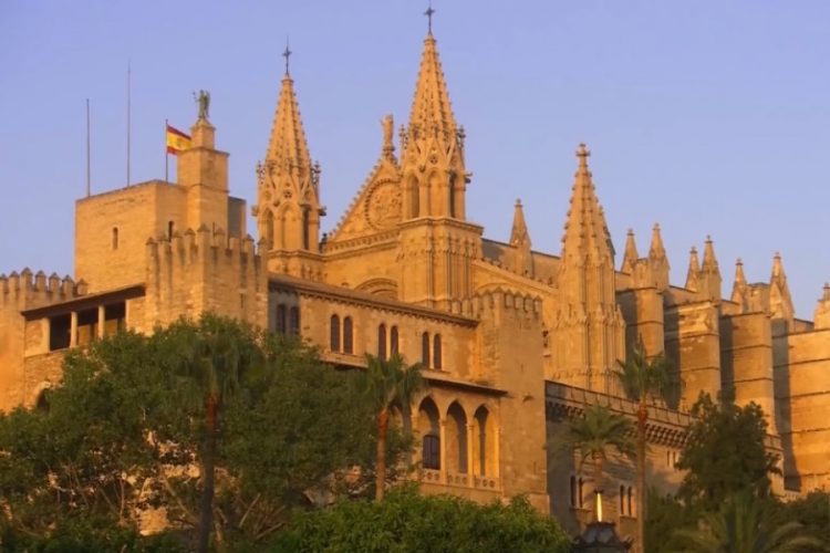 Испания и Греция пытаются удержаться на плаву после краха Томаса Кука