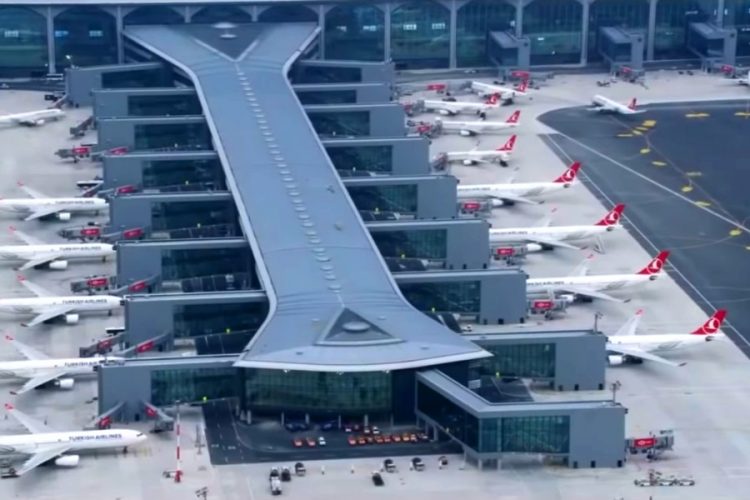 Новый аэропорт Стамбула "трудоустроил" роботов