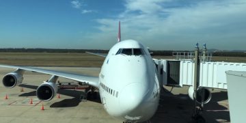 Авиакомпания Qantas нашла трещину в самолете Boeing 737-800