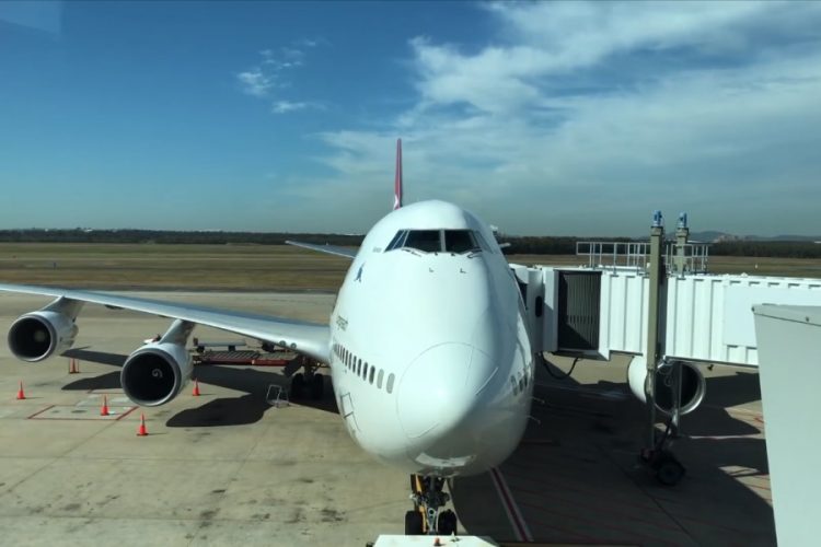 Авиакомпания Qantas нашла трещину в самолете Boeing 737-800