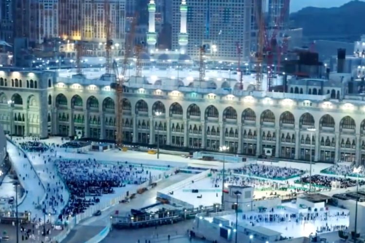 В Саудовскую Аравию прибыли первые 24 000 классических туристов