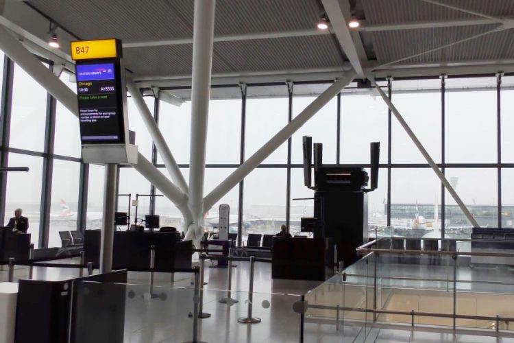 Туроператор TUI без причины снял с рейса 47 пассажиров