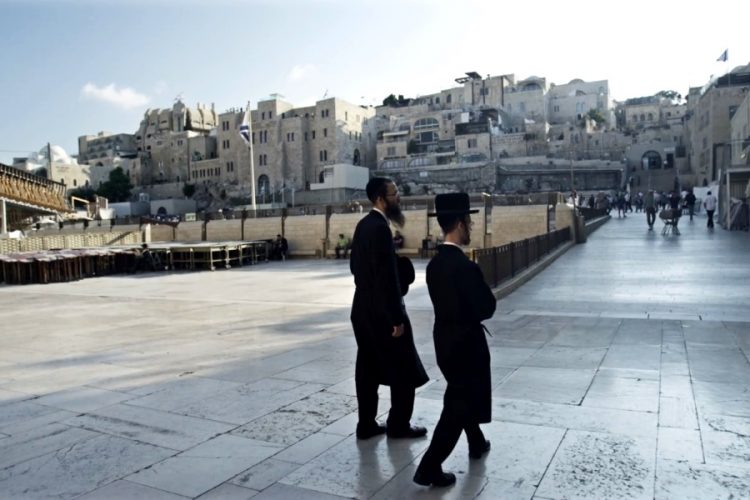 Забастовка сотрудников израильского посольства имеет финансовую основу