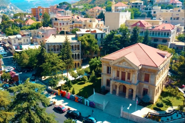 В Ливане из-за протестов туристов в аэропорт провожали военные