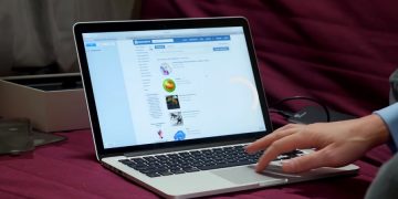 Появился первый пострадавший от запрета провоза в самолетах ноутбуков Apple MacBook Pro