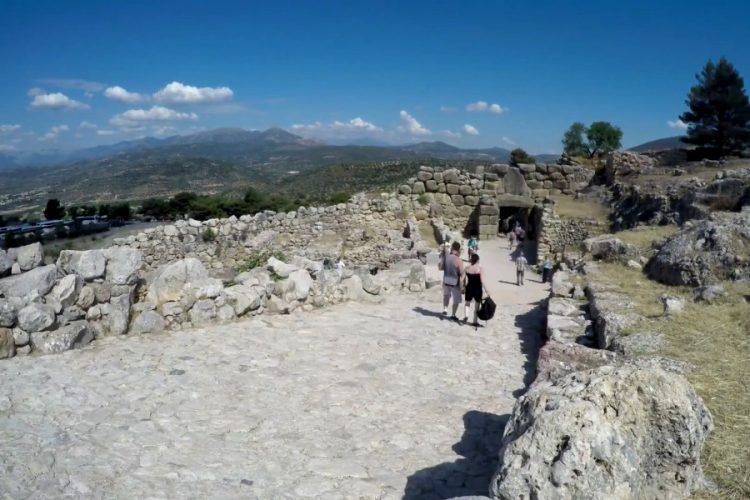 В Афинах местные гоняют туристов, которые арендуют дома через сайт Airbnb