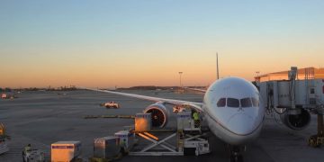 Бортпроводников American Airlines обвиняют в отмывании денег