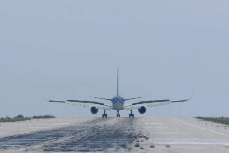 Туристок не пустили в Санью из-за ошибки в посадочных талонах