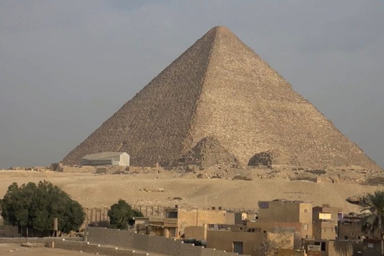 Туриста задержали при попытке подняться на Великую Пирамиду Гизы