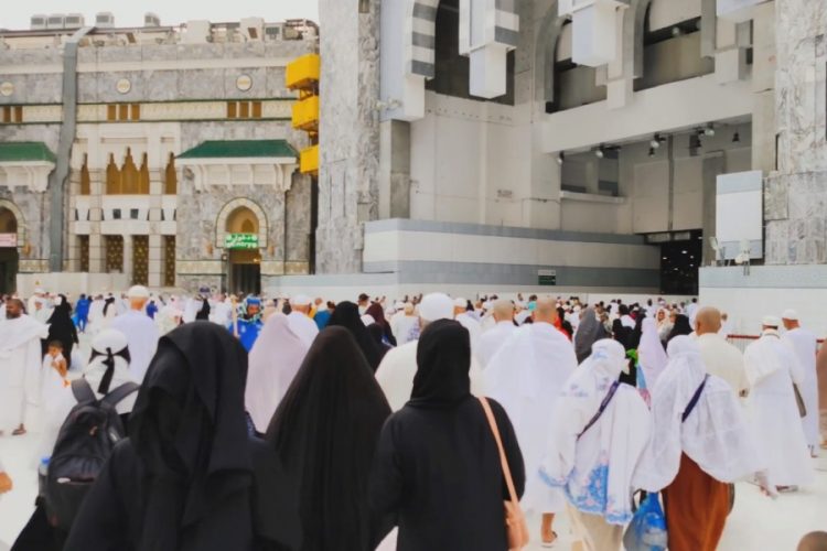 Саудовская Аравия разрешила жить в одном номере неженатым парам