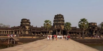 В Камбодже задержали мужчин, которые изнасиловали туристку из Франции