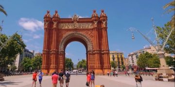 Турист из Франции умер по пути в аэропорт Барселоны из-за протестов