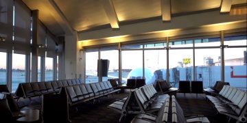 Экипаж American Airlines потерял сознание из-за пролитой чистящей жидкости