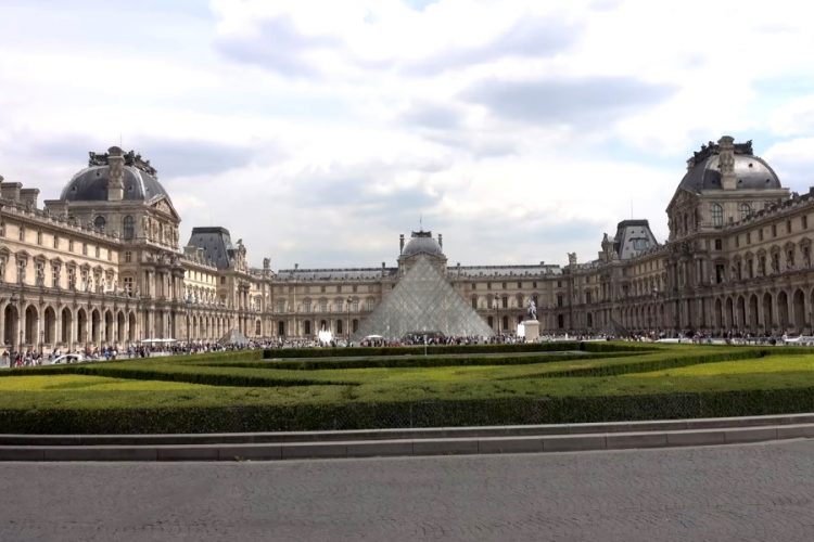 Лувр улучшил условия осмотра картины Мона Лиза