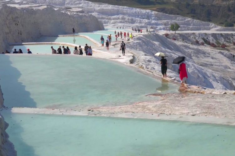 Россияне отдают предпочтение дорогим отелям в Турции