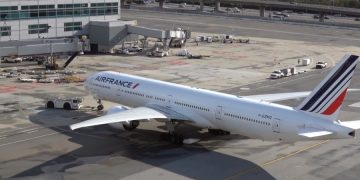 Рейс Air France экстренно приземлился из-за подозрительного телефона