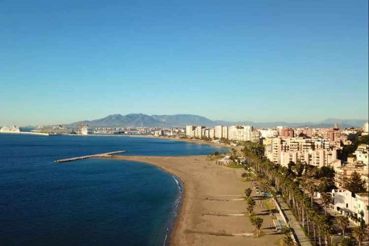 В центре Малаги задержали 76-летнюю женщину, которая воровала вещи у туристов